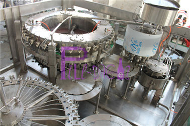 DCGF40-40-12 carbonató la máquina de rellenar de la bebida para las botellas plásticas del ANIMAL DOMÉSTICO del tapón de tuerca