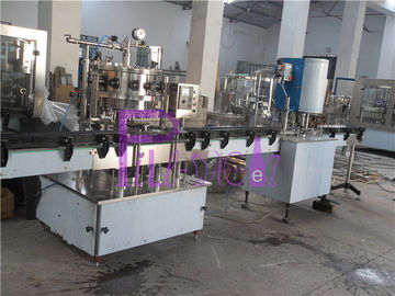 Máquina de rellenar 2000BPH del refresco equilibrado de la presión para las bebidas carbónicas