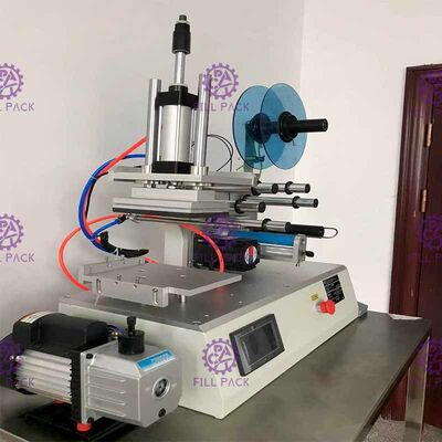 La máquina de etiquetado plana de la botella del cuadrado 2000BPH sacude la etiqueta engomada adhesiva semi automática