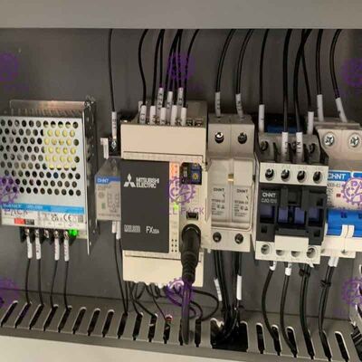 Máquina de etiquetado auta-adhesivo de la sola del lado 50bpm botella plástica del animal doméstico