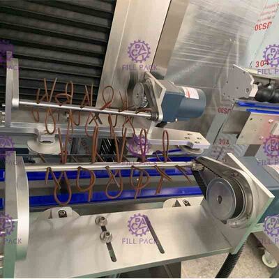 Máquina de etiquetado instalada cuatro cuchillas de conducción doble de la botella con el conductor de Panasonic