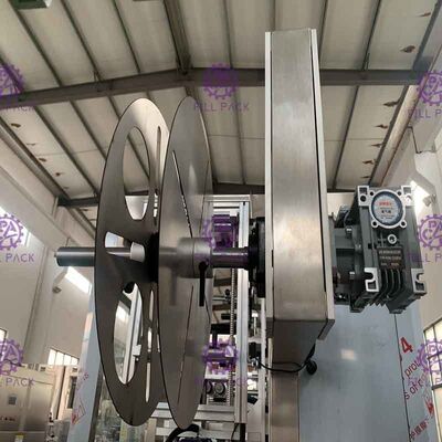 Máquina de etiquetado completamente automática del encogimiento de la botella con el sistema de etiquetado de la manga principal doble