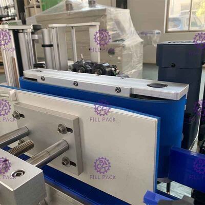 sola máquina de etiquetado lateral del pegamento 1800bph para la pequeña botella redonda
