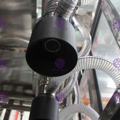 Tipo que capsula llenador de la correa de la botella de vino con el relleno llano del levantador del casquillo controlado