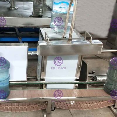 Barril plástico equipo automático del envasado por contracción de la máquina de rellenar del agua de 5 galones