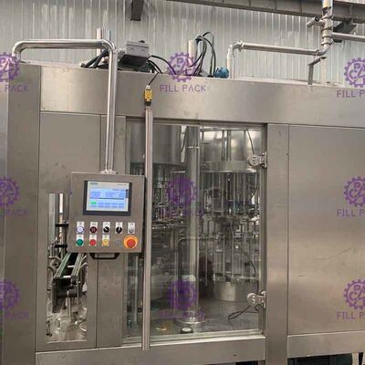 DCGF40-40-12 carbonató la máquina de rellenar de la bebida para las botellas plásticas del ANIMAL DOMÉSTICO del tapón de tuerca