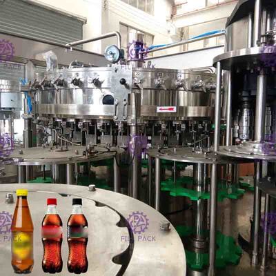 La botella plástica del ANIMAL DOMÉSTICO carbonató la línea fría del relleno del refresco de la bebida