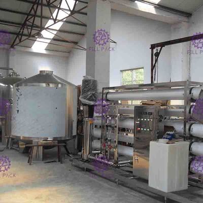 fibra de vidrio 12TPH que contiene el sistema de tratamiento de aguas del RO con el tanque de almacenamiento aséptico del agua