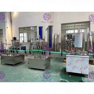 El equipo de relleno del agua linear de 5000 BPH, plástico embotella la máquina líquida del llenador