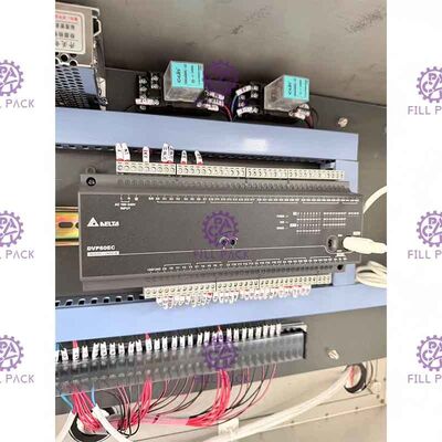 Corrosivo linear de embotellado de la máquina de la cabeza multi plástica automática de la eficacia alta no