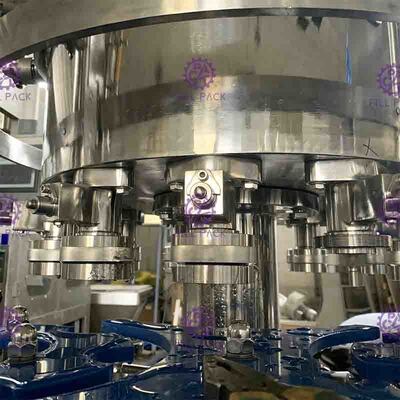 El PLC 1500BPH carbonató la máquina de rellenar de la bebida, cadena de producción carbónica de la bebida