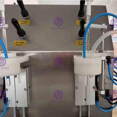 2 cabezas pueden llenar equipo de máquina carbonatada semiautomática 330ML 90mm