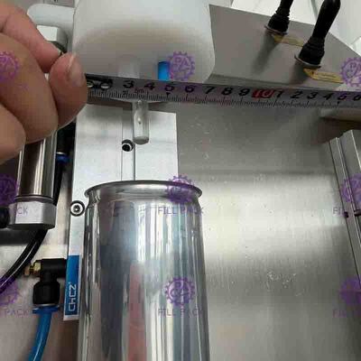 2 cabezas pueden llenar equipo de máquina carbonatada semiautomática 330ML 90mm