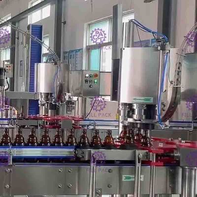 línea de relleno de relleno y que capsula de la bebida carbónica 2000BPH de las máquinas de la cerveza eléctrica de la botella