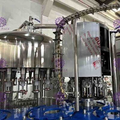 embotelladora del agua plástica no gasificada 10000BPH con la cabeza de la limpieza del CIP