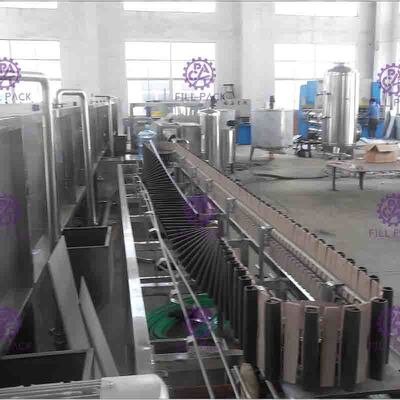 Sistema plástico reverso 8000BPH del esterilizador de la botella para la cadena de producción condimentada del jugo
