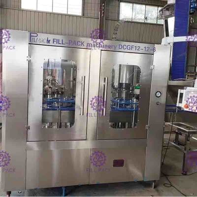 Vidrio plástico 3 de la bebida del ANIMAL DOMÉSTICO carbónico de la bebida en 1 máquina de embotellado/equipo/línea/planta/sistema monobloques