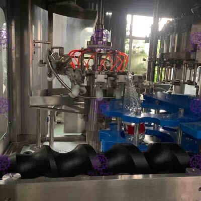 máquina de rellenar del agua de soda