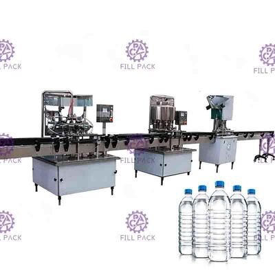 Embotelladora pura automática de agua 2000BPH 2L, capsuladora del llenador de Rinser de la botella