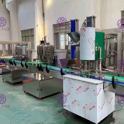 Embotelladora pura automática de agua 2000BPH 2L, capsuladora del llenador de Rinser de la botella
