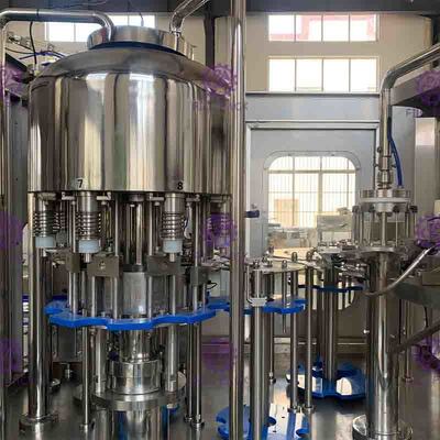 Máquina de etiquetado de relleno mineral del ANIMAL DOMÉSTICO de 3000BPH que capsula 2L para no la bebida de la soda