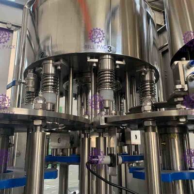 Máquina de etiquetado de relleno mineral del ANIMAL DOMÉSTICO de 3000BPH que capsula 2L para no la bebida de la soda