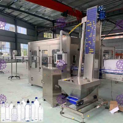 3 en 1 enjuague plástico de relleno de la botella de la máquina 10000BPH del agua mineral de Monoblock que capsula