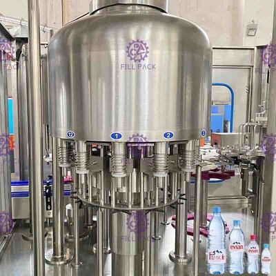 Máquina de rellenar automática 1200bph 3 rotatorios de la bebida no gasificada en 1