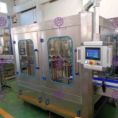 Máquina de rellenar automática 1200bph 3 rotatorios de la bebida no gasificada en 1