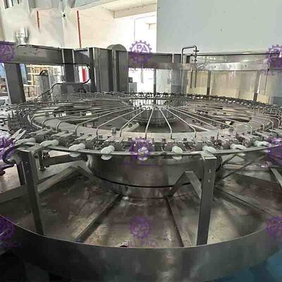 Máquina de rellenar líquida semi automática de relleno de 46 bocas con la bomba de vacío