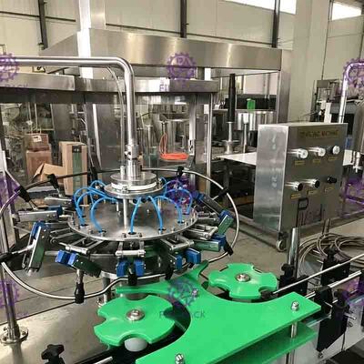 0-2L ACARICIAN la cadena de producción plástica de Juice Beverage Hot Filling Machine de la fruta de la botella completamente automática