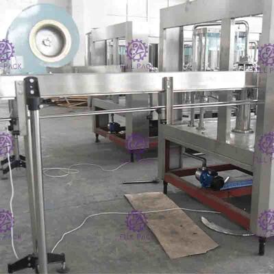 Máquina de rellenar líquida de Monoblock, 5 en 1 llenador plástico del jugo de la pulpa de la botella
