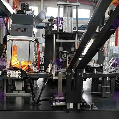 2 máquina automática llena de la fabricación de la botella del animal doméstico de la cavidad 1.5l para producir la botella carbónica de la bebida