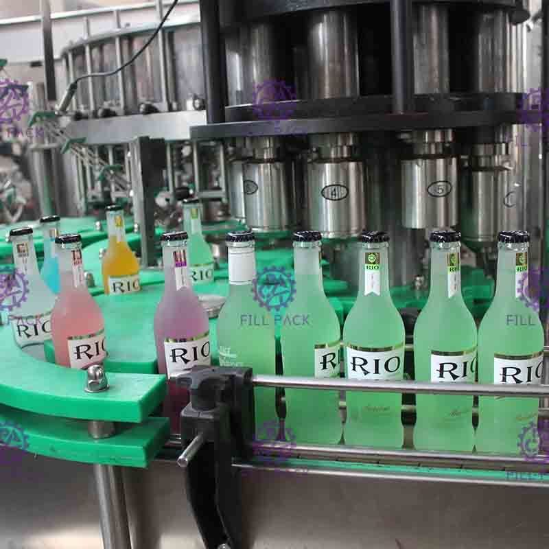 3 en 1 máquina de rellenar de la bebida carbónica monobloque de la botella de cristal con el tirón Ring Cap