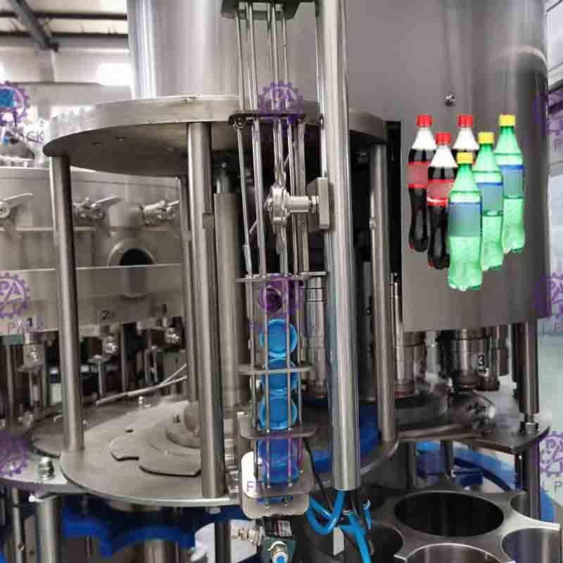 Vidrio plástico 3 del ANIMAL DOMÉSTICO en 1 máquina/equipo/línea/planta/sistema monobloques del embotellamiento de vino del agua de la bebida de la bebida del gas