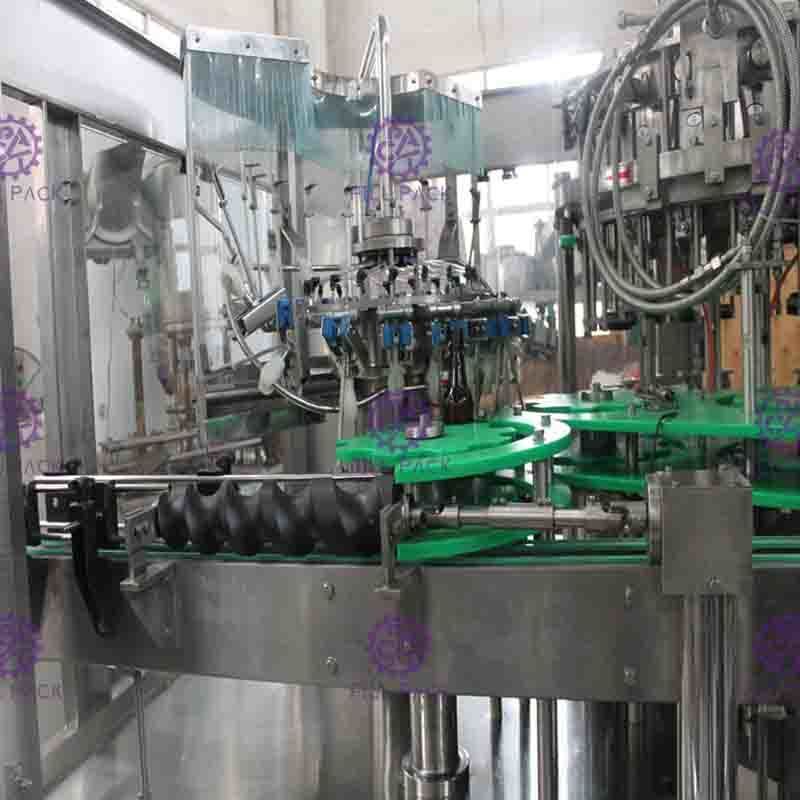 3 en 1 máquina de relleno del lacre de la cerveza de la botella que se lava de cristal, línea de relleno de la cerveza de la botella