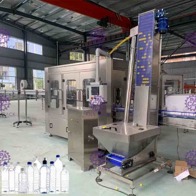 3 en 1 enjuague plástico de relleno de la botella de la máquina 10000BPH del agua mineral de Monoblock que capsula